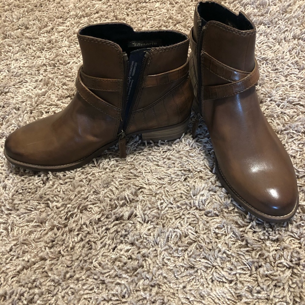 Tamaris brown booties
